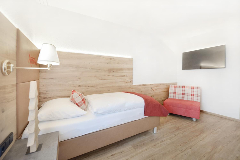Bedroom 2, Hotel Alpina Superior, Landeck