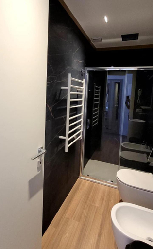 Bathroom 2, Th Luxury Central, Catania