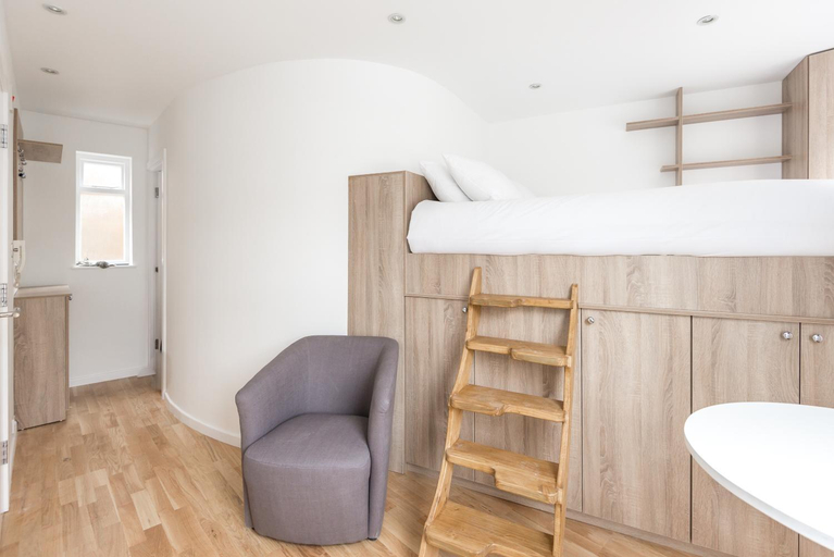 Bedroom, Apartment near Harrods, London