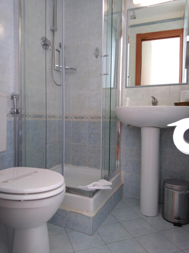 Bathroom 14
