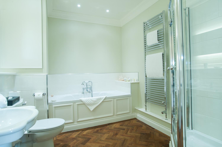 Bathroom 5, Llangoed Hall Hotel, Powys