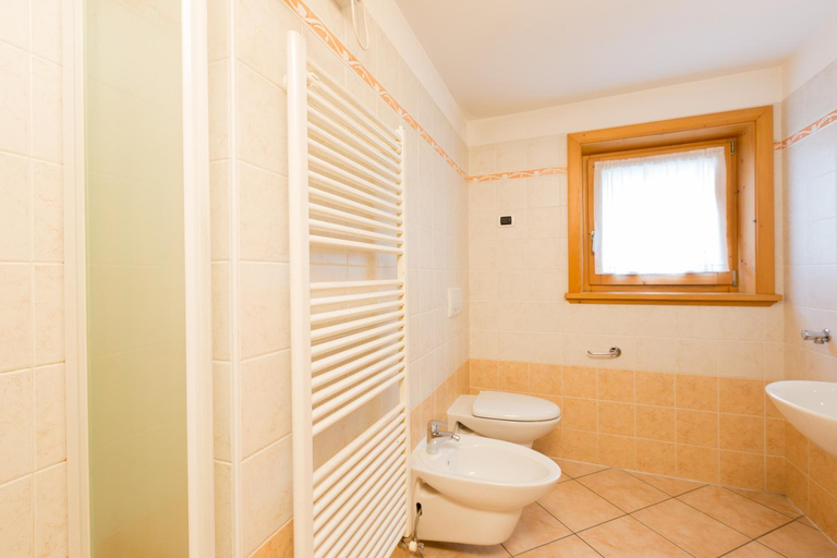 Bathroom 3, Bait Del Pont, Sondrio