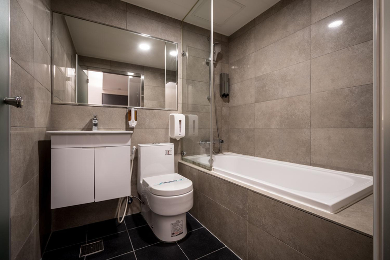 Bathroom 4, Royal Garden Hotel, New Taipei City