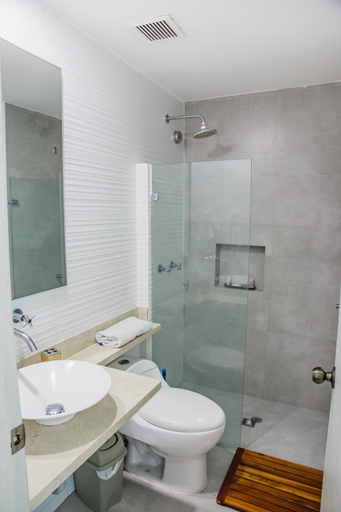Bathroom 4, Playa Cartagena Apartments, Cartagena de Indias
