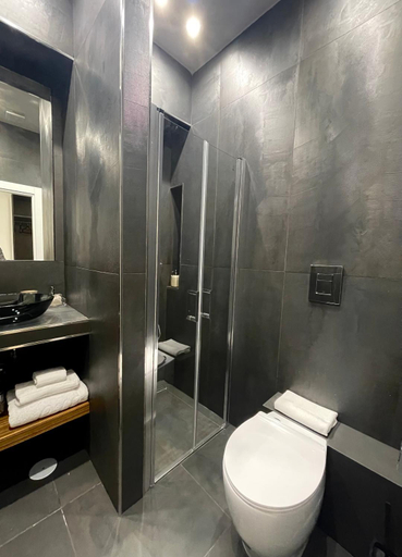 Shower 5, AROMA Apartment and b&b, Maschio Angioino, Napoli
