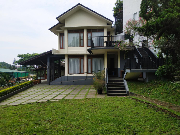 Exterior 13