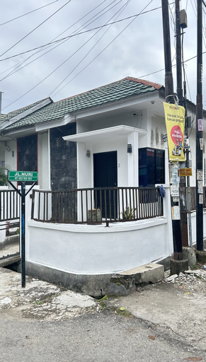 Ruby Exclusive GH (Unit Azalea), Padang