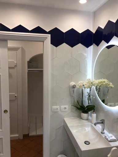 Bathroom 2, Suite Lidia B&B, Napoli