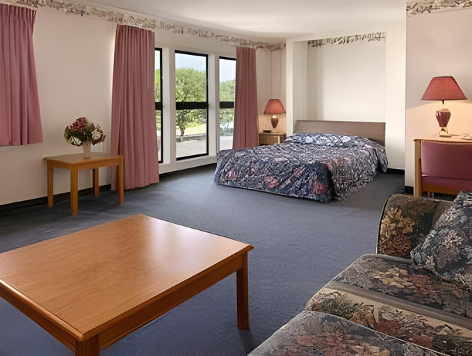 Bedroom 3, Super 8 by Wyndham Du Quoin, Perry
