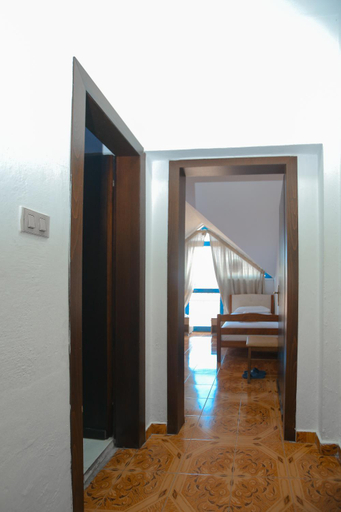 Others 5, Hotel Ambasador, Shkodrës