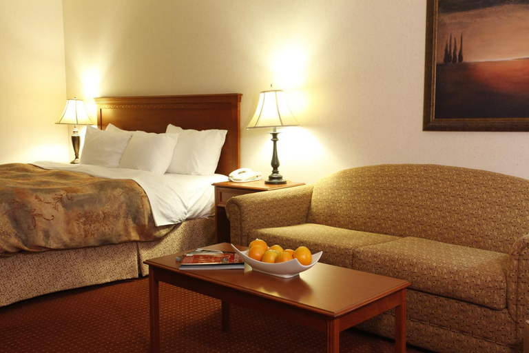 Bedroom 3, Pomeroy Inn and Suites Dawson Creek, Peace River