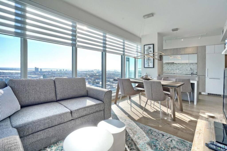 Spectacular Skyline Views - Downtown Montreal - Luxury Condo & Penthouse, Montréal