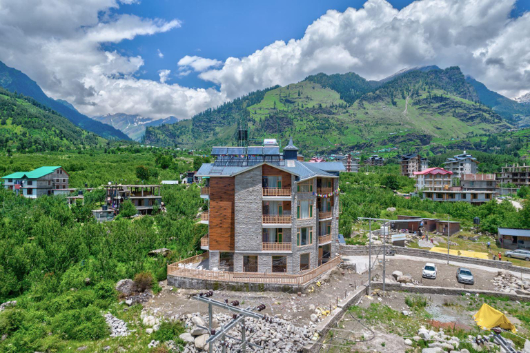 Exterior & Views