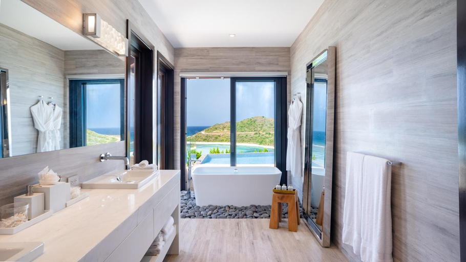 Bathroom 4, Oil Nut Bay