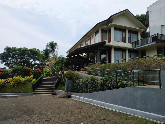 Exterior 14
