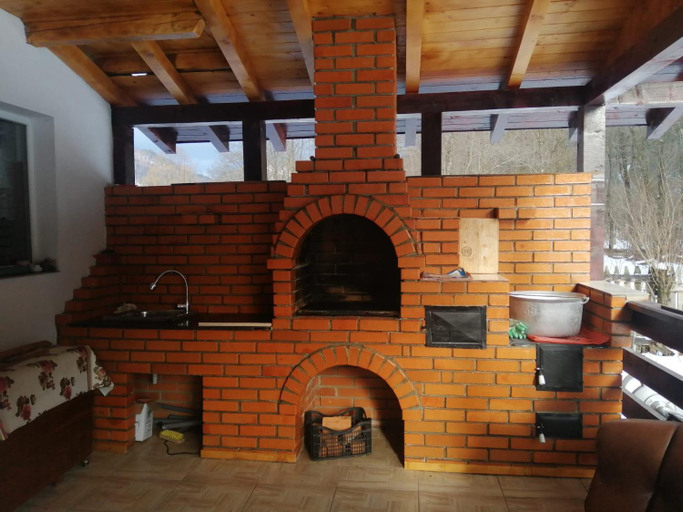Others 4, Satic Casa Maria, Rucar