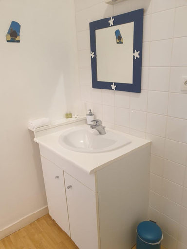 Bathroom 2, Auberge du Couesnon, Ille-et-Vilaine