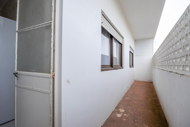 Others 3, Convenient 3-Bedroom Apartments next to Bom Sucesso, Porto