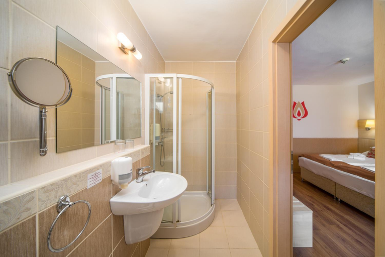 Bathroom 5, Hotel Piroska, Csepreg