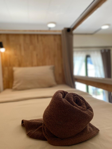 Flora Hostel KhaoSok, Phanom