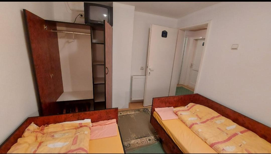 Others 5, Domacinstvo Jolovic, Kraljevo