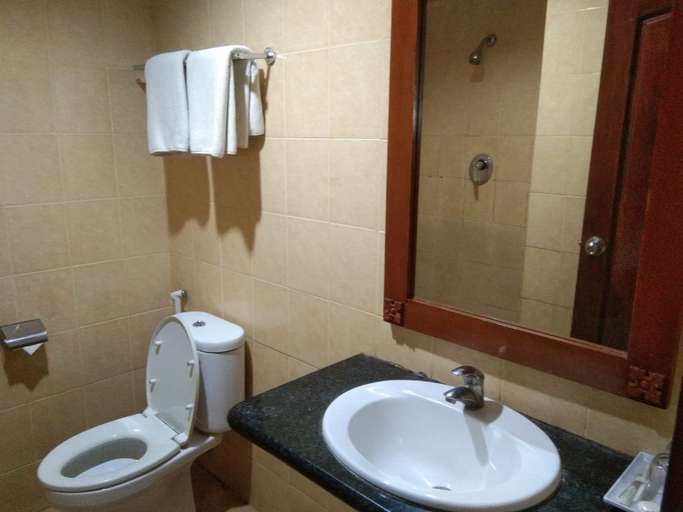 Bathroom 5, PIA Hotel Pangkalpinang, Central Bangka