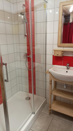 Bathroom 2, GITE LES ECUREUILS, Haute-Saône