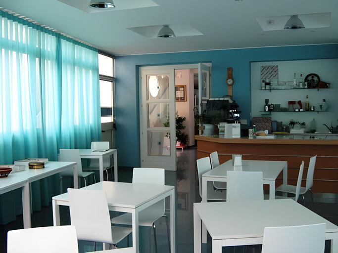 Food & Drinks, Rock Garden, Latina