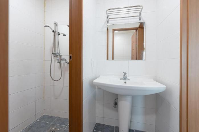 Bathroom 2, Namhae Season Hotel, Namhae