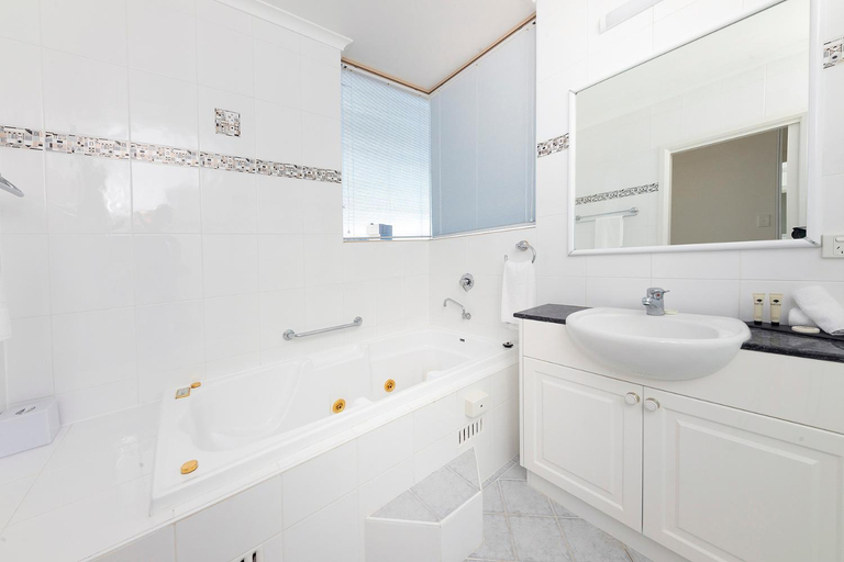 Bathroom 3, Beaches International, Great Lakes