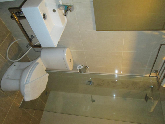 Bathroom 9