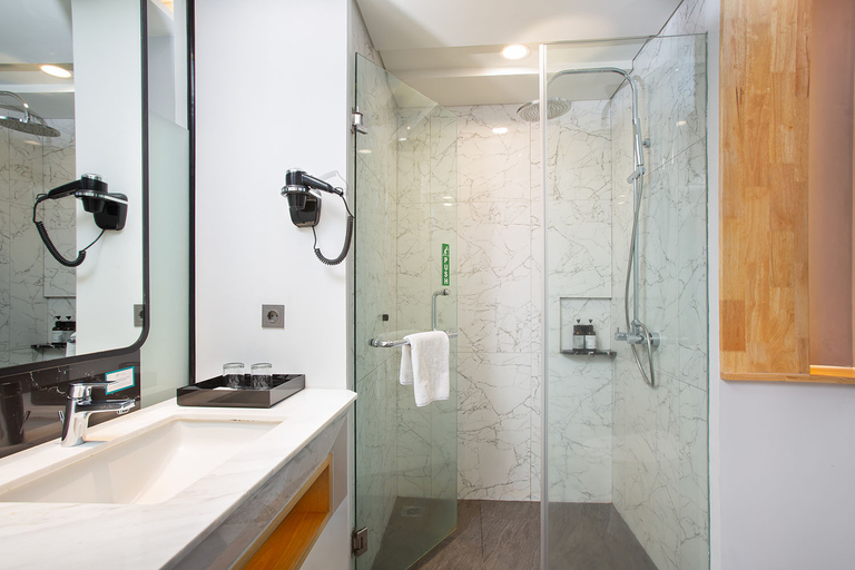 Bathroom 5, THE 1O1 Jakarta Airport CBC, Tangerang