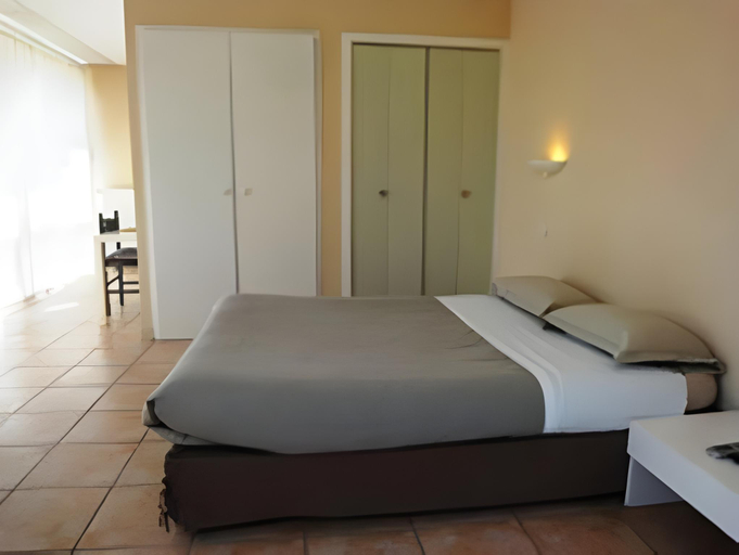 Bedroom 3, Hotel du Porge, Gironde
