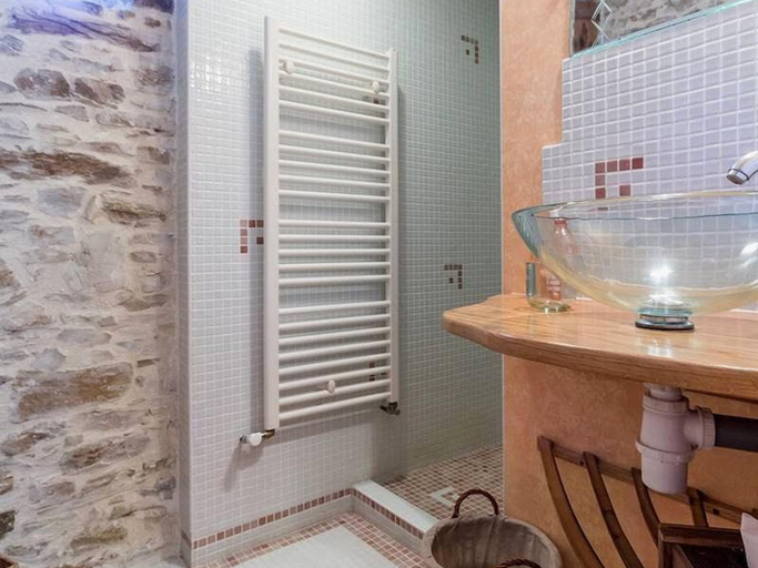 Others 3, Chambre rustique avec lit king-size, cheminee, petit-dejeuner et equipements pour enfants a Bouvron , Loire-Atlantique