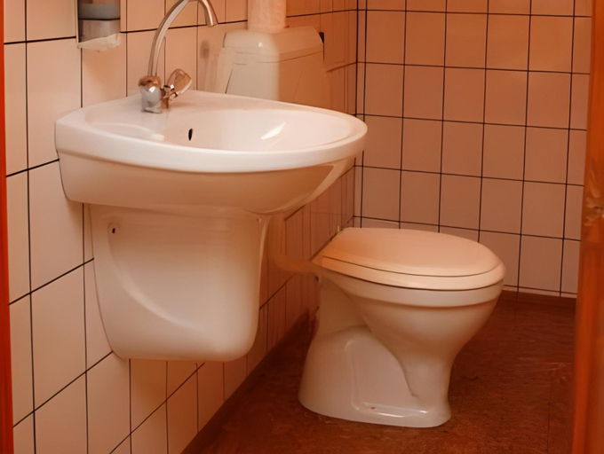 Bathroom 2, Vendeghaz 60, Hatvani
