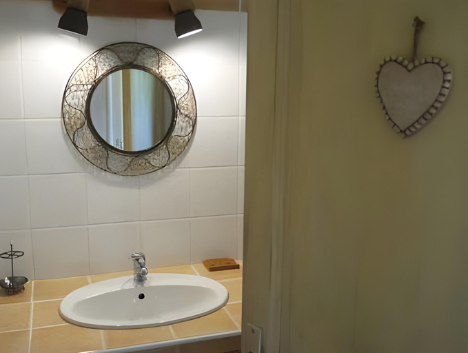 Bathroom 2, Mas des Marguerites, Bouches-du-Rhône