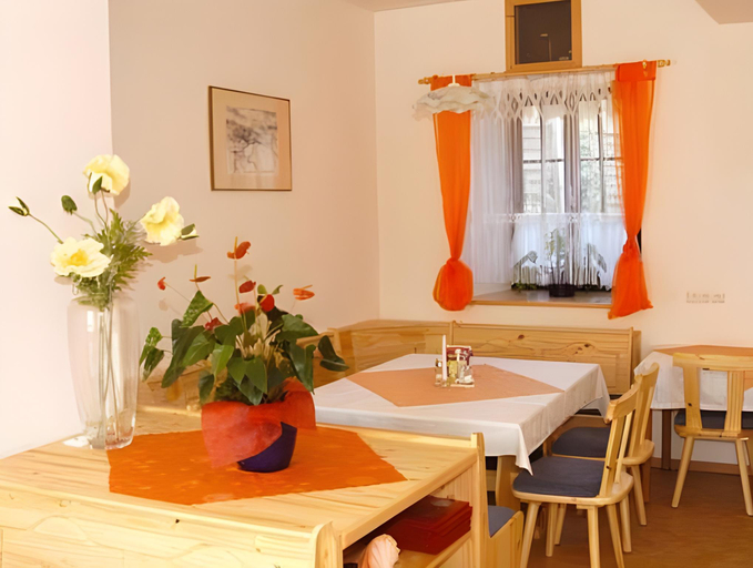 Food & Drinks 3, Enns Sleep Gasthaus Backhendlstation, Linz Land