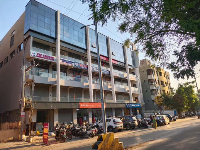 Hotel Lee Pride, Anand