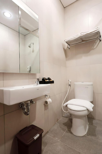 Bathroom 5, Hayo Hotel Palembang by Pribadi Group, Palembang
