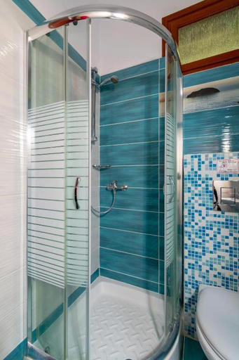 Bathroom 3, pension holidays studios, Ionian Islands