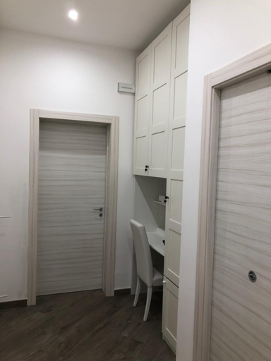 Others 3, Elena Rooms, Taranto