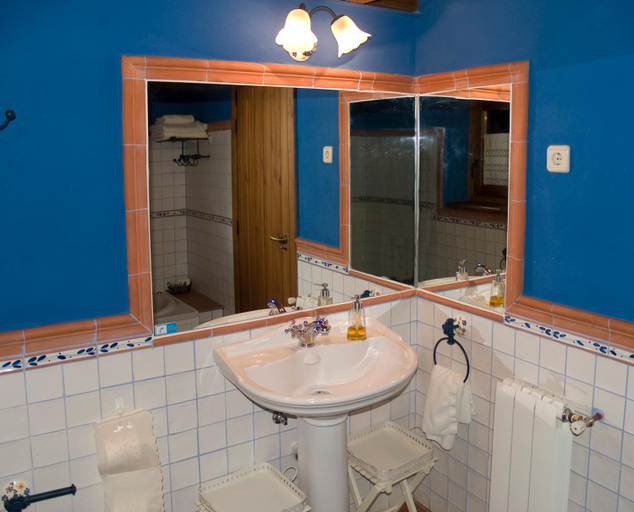 Bathroom 3, SAIKA Rural, Madrid