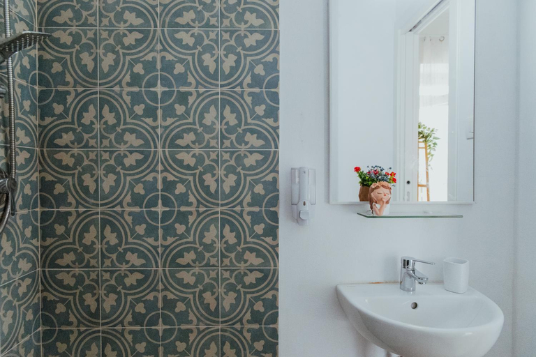 Bathroom 2, Lemon Tree Rooms, Napoli