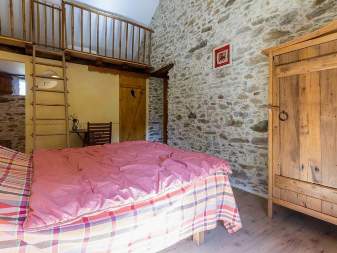 Others 2, Chambre rustique avec lit king-size, cheminee, petit-dejeuner et equipements pour enfants a Bouvron , Loire-Atlantique