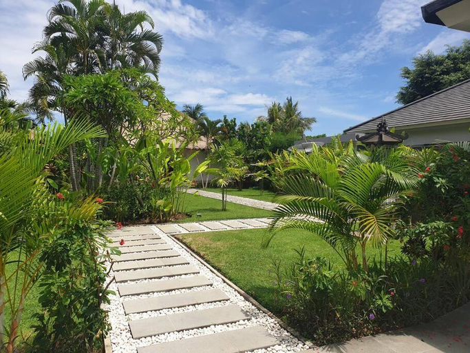 Others 2, Beachfront Private VILLA & POOL, Buleleng