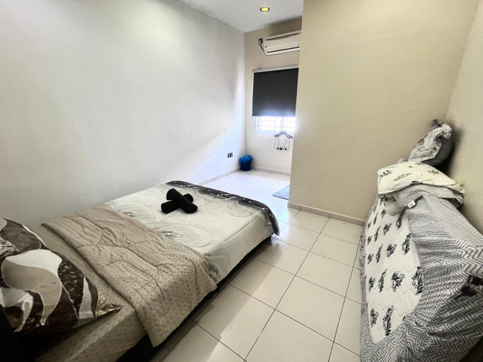 Bedroom 2, Lovely Homestay 911 ( Setia indah ), Johor Bahru