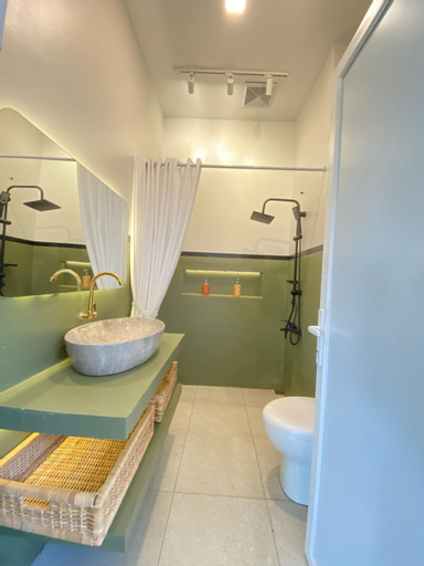 Bathroom 9