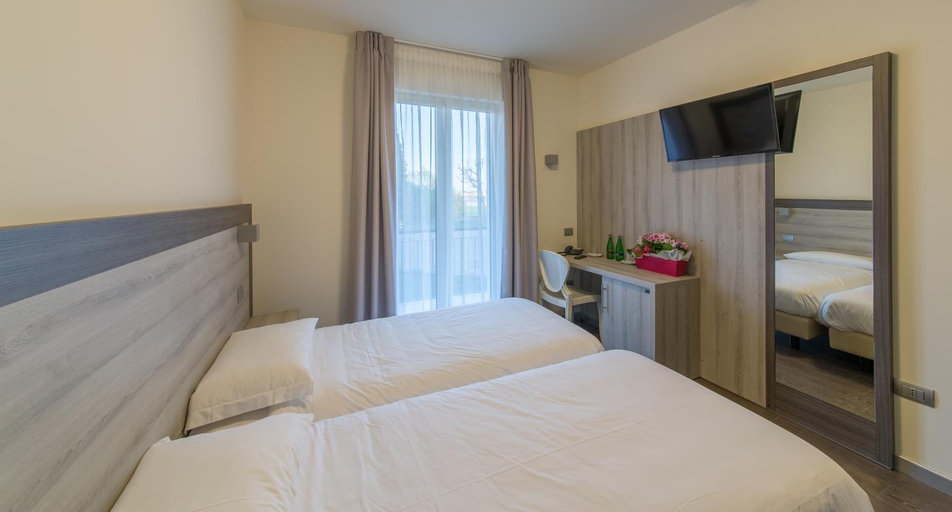 Others 5, Hotel Panineria Colombera Rossa, Brescia