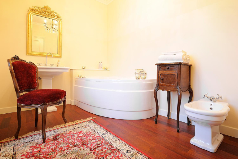 Bathroom 18