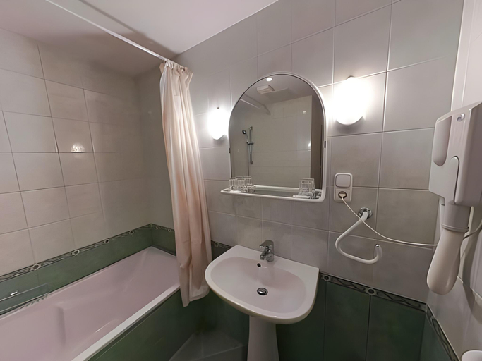 Bathroom 5, Duna Wellness Hotel, Baja